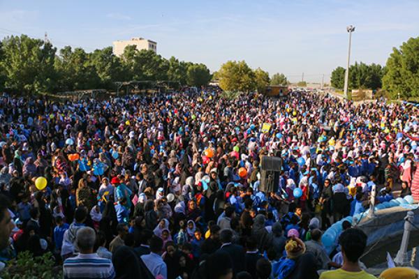 کارناوال “دوستان آب” با حضور ۱۰ هزار دانش آموز ابتدائی در شهرستان میناب