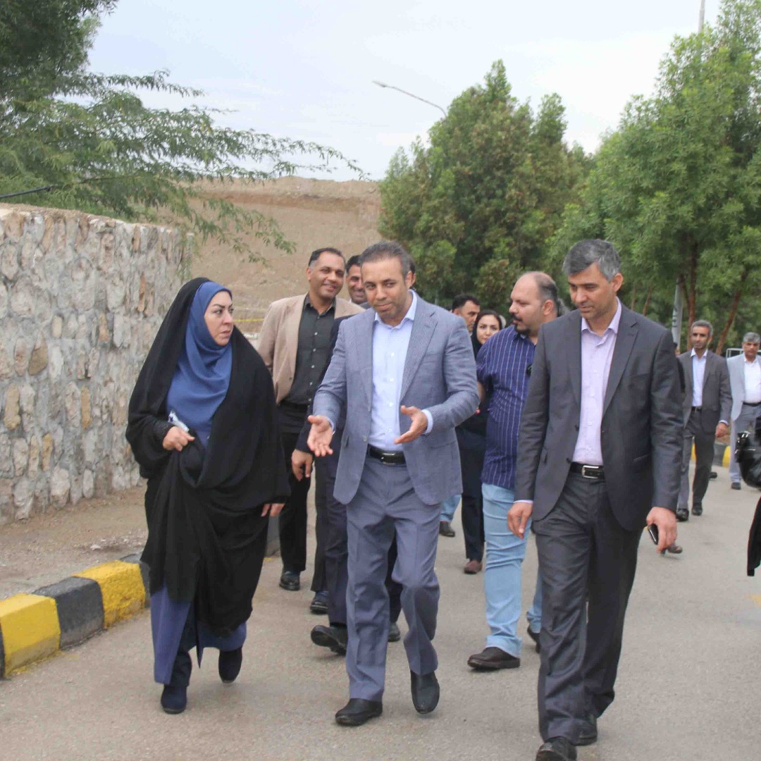 برای جلوگیری از ورود پسآب فاضلاب به دریا  ،  آب و فاضلاب تلاش میکند، دیگران تماشا