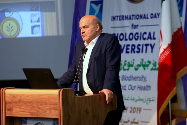 تصمیم گیری های علمی کشور نباید تابع جو سازی های غیر علمی باشد