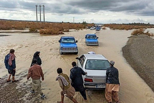 سیل مجدداً راه‌های ارتباطی۱۸۴ روستای بشاگرد هرمزگان را مسدود کرد