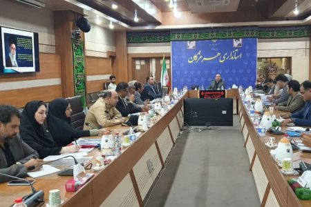 تاکید استاندار هرمزگان بر راه‌اندازی کارگروه تجارت دریامحور/ برجسته کردن نقش اقتصاد دریا محور در برنامه هفتم سند تحول دولت/ اقتصاد دریامحور راهبردی اساسی، توسعه‌ای و تحول‌آفرین