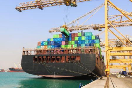 تخلیه و بارگیری بیش از یک میلیون و ۱۰۵ هزار TEU کانتینر در بندر شهید رجایی