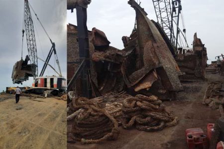 خارج‌سازی‌ سومین شناور مغروقه پرخطر از آب‌های هرمزگان/ بهره‌گیری از الکترود بومی زیرآبی در خارج سازی این مغروقه