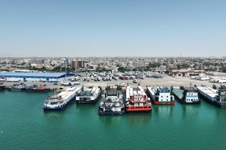 تخلیه و بارگیری انواع کالادر بنادر غرب هرمزگان از مرز ۹٫۵ میلیون تن عبور کرد/ افزایش ۳۰ درصدی تخلیه و بارگیری کانتینر یخچالی/ ترابری ایمن بیش از ۶۴۰ هزار مسافر در این بنادر