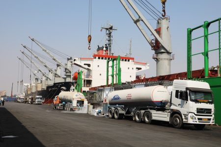 افزایش ۱۰۰ درصدی ترانزیت نفتی در بندر شهید باهنر/ صادرات بیش از ۳۵۹ هزار تن کالا از این بندر