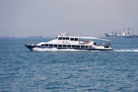 خط دریایی قشم به لارک راه‌اندازی شد/ انجام این سفر برای ساکنان جزیره لارک رایگان است