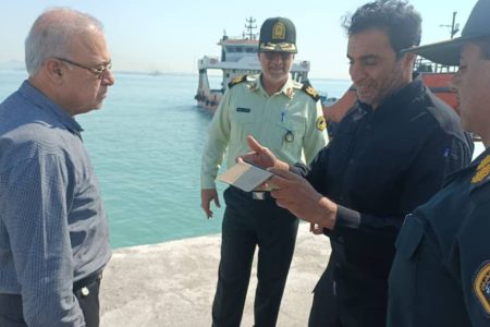 استاندار هرمزگان از روند ارائه خدمات در نوروزگاه‌ها بندرخمیر بازدید کرد