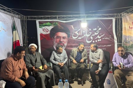 حضور دکتر نفیسی معاون سیاسی، امنیتی و اجتماعی استانداری هرمزگان و مدیران کل این معاونت در میز ارتباط مردمی در محل تجمع مردم بندرعباس