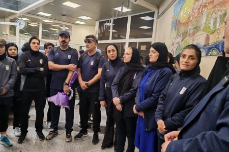 ورود کاروان تیم ملی فوتبال بانوان ایران به آذربایجان‌غربی